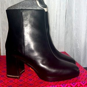 ** NEW** Tory Burch Ruby 90 mm Bootie- Sierra Antik in perfect black s…